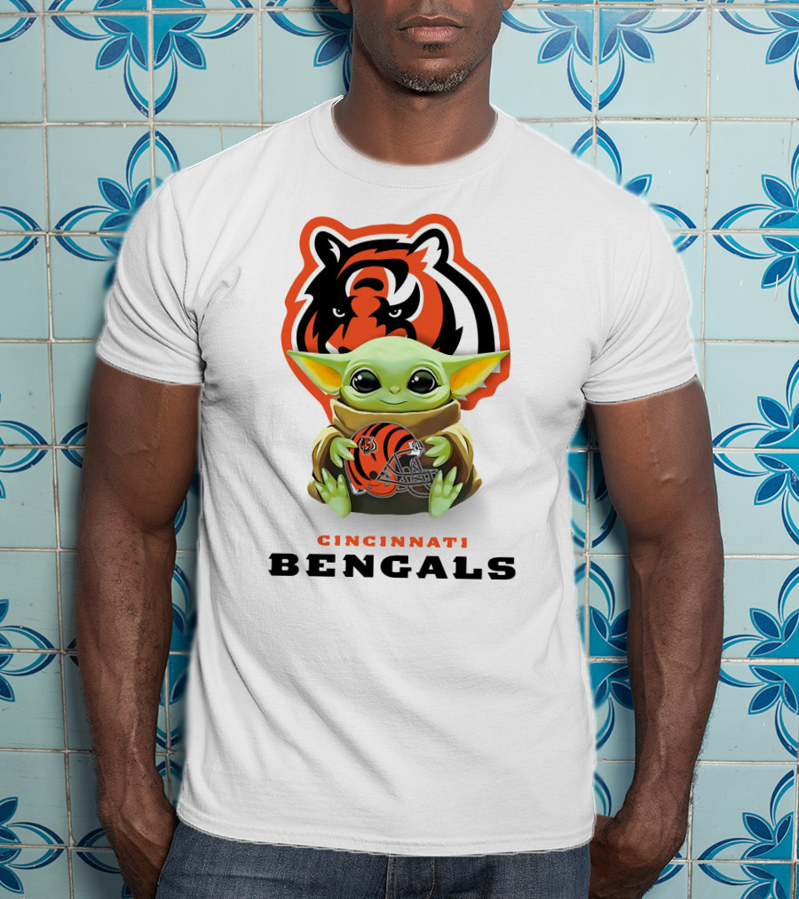 Baby Yoda Cincinnati Bengals Helmet Hug With Tiger T-Shirt