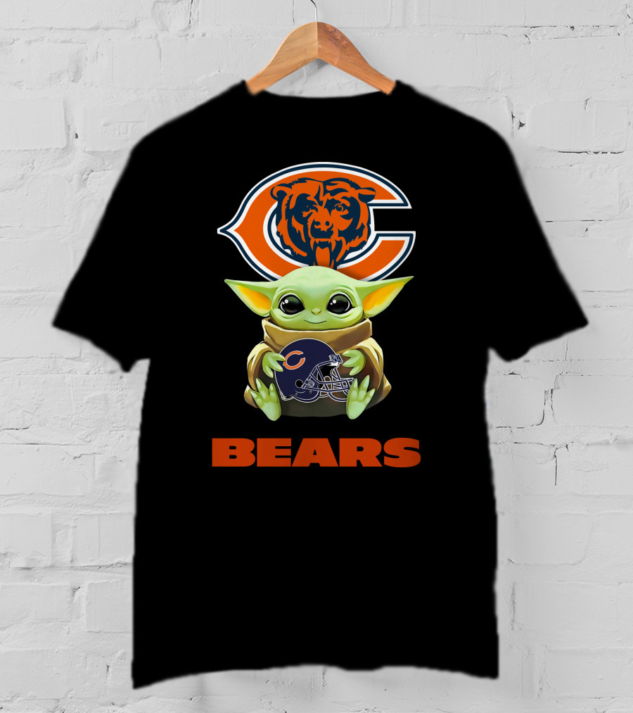 Baby Yoda Holding Chicago Bears Helmet With Bears T-Shirt