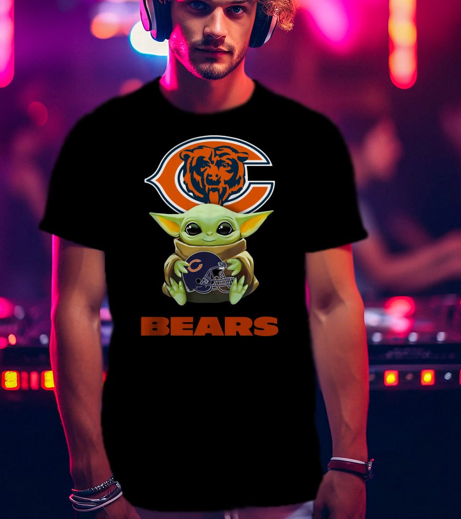 Baby Yoda Holding Chicago Bears Helmet With Bears T-Shirt