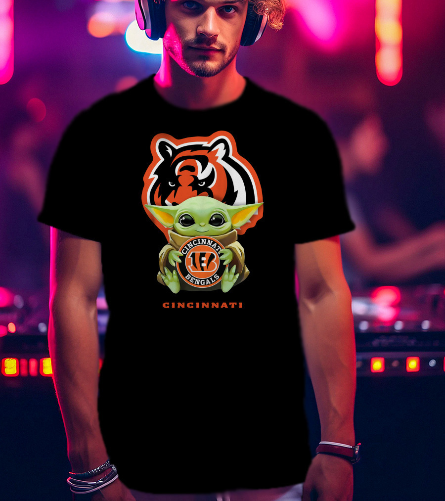 Cincinnati Bengals Baby Yoda Hugging Team Logo With Tiger Head Background T-Shirt
