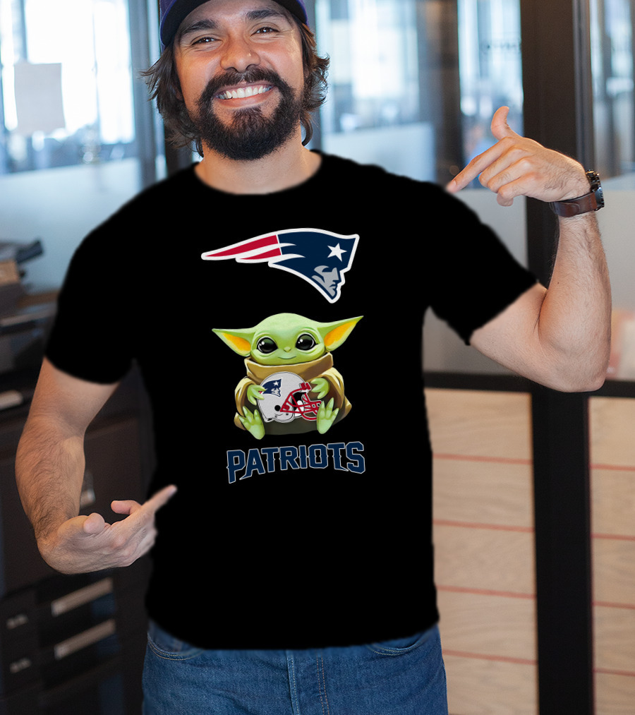 Star Wars Baby Yoda New England Patriots Logo And Helmet Hug Patriots T-Shirt