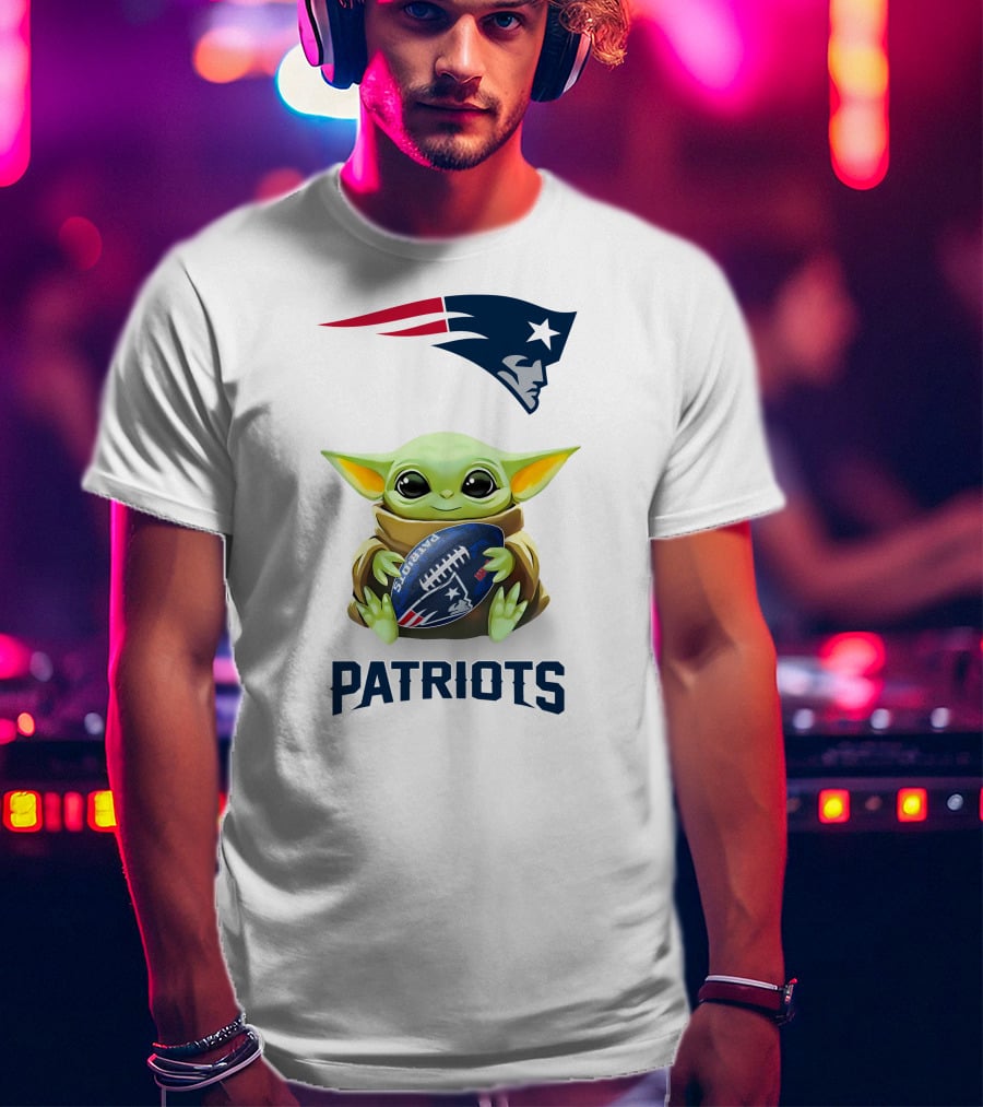 Baby Yoda New England Patriots Football Hug T-Shirt