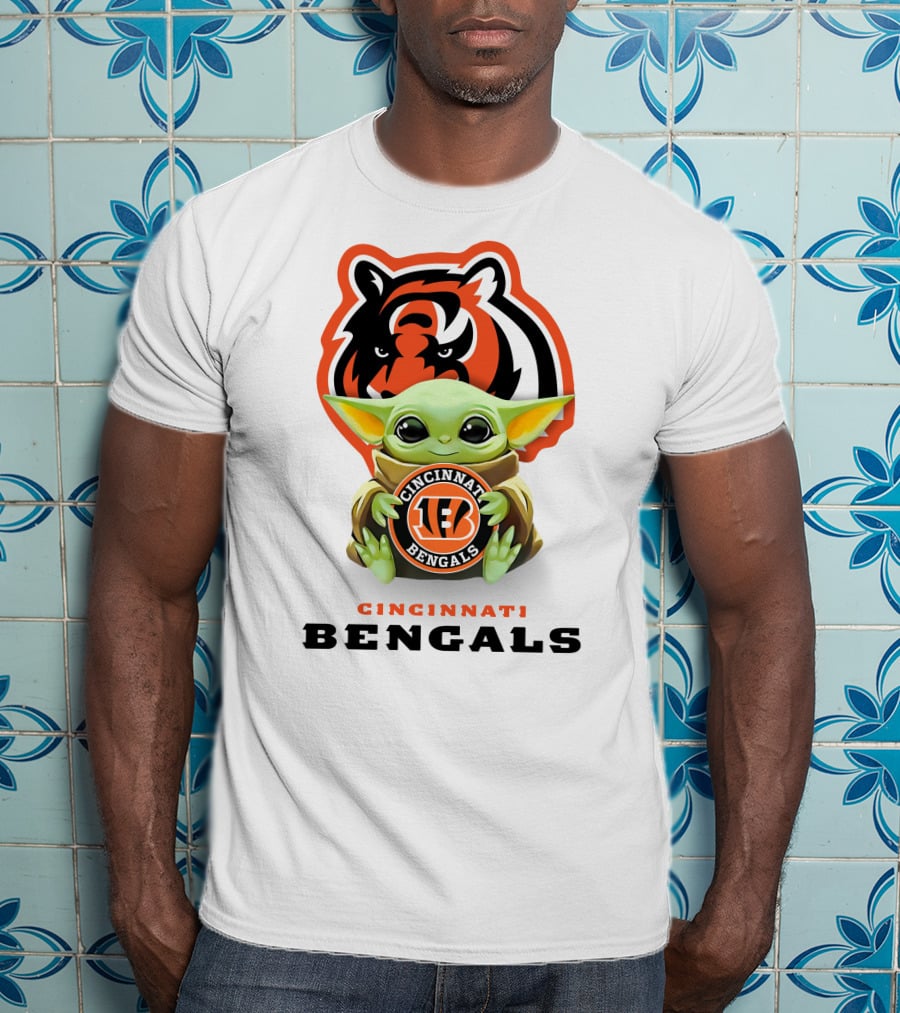 Star Wars Baby Yoda Hug Cincinnati Bengals T-Shirt