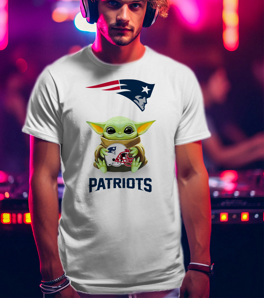 Star Wars Baby Yoda Hug New England Patriots Helmet Patriots T-Shirt