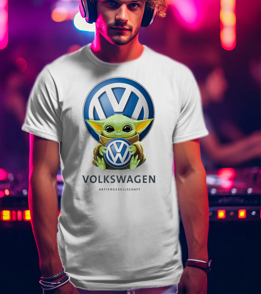 Star Wars Baby Yoda Hug Volkswagen Logo Aktiengesellschaft T-Shirt