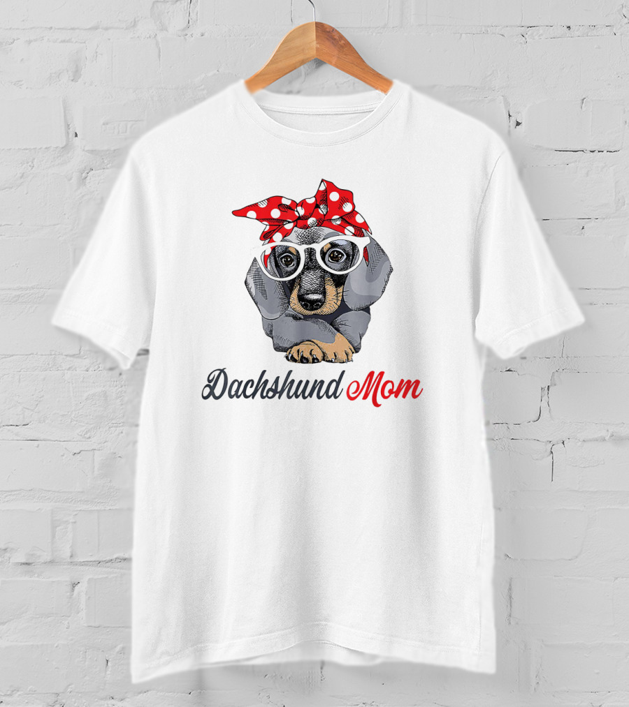 Dachshund Mom With Red Polka Dot Bandana T-Shirt