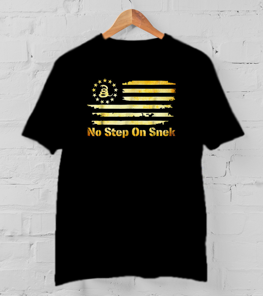 No Step On Snek Snake Meme With Betsy Ross Flag And Coiled Snake T-Shirt