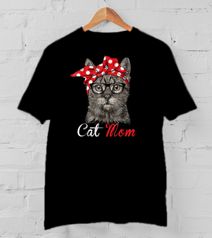 Cat Mom Funny Cat With Glasses And Polka Dot Bandana T-Shirt
