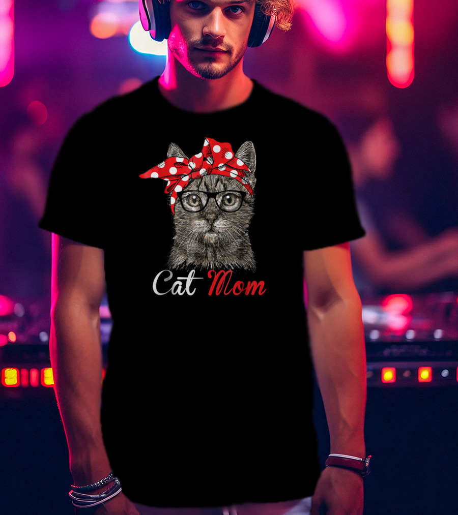 Cat Mom Funny Cat With Glasses And Polka Dot Bandana T-Shirt
