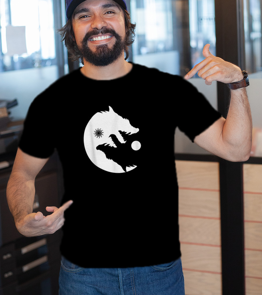 Wolf Yin Yang Sun Moon Vintage Harmony Balance Life Symbolism T-Shirt