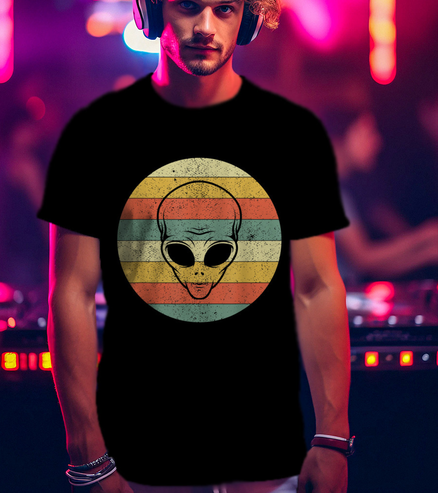 Vintage Distressed Alien Halloween Space Lover Retro Stripes T-Shirt