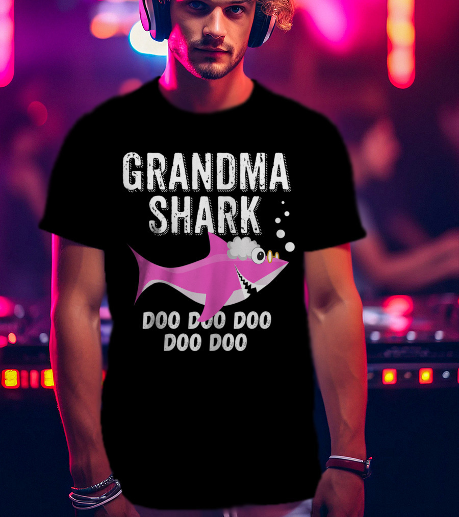 Grandma Shark Doo Doo Doo Family Pink Shark Bubbles T-Shirt