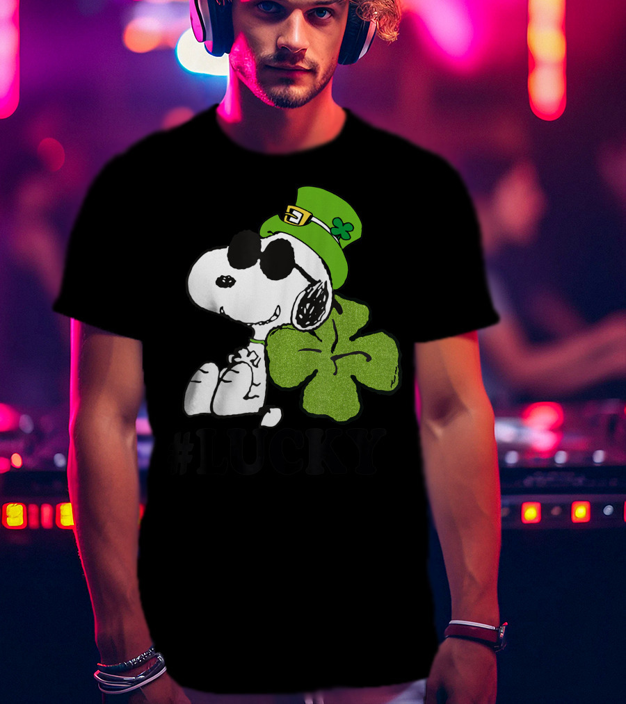 Peanuts Snoopy St. Patrick's Day Lucky Clover Hat T-Shirt