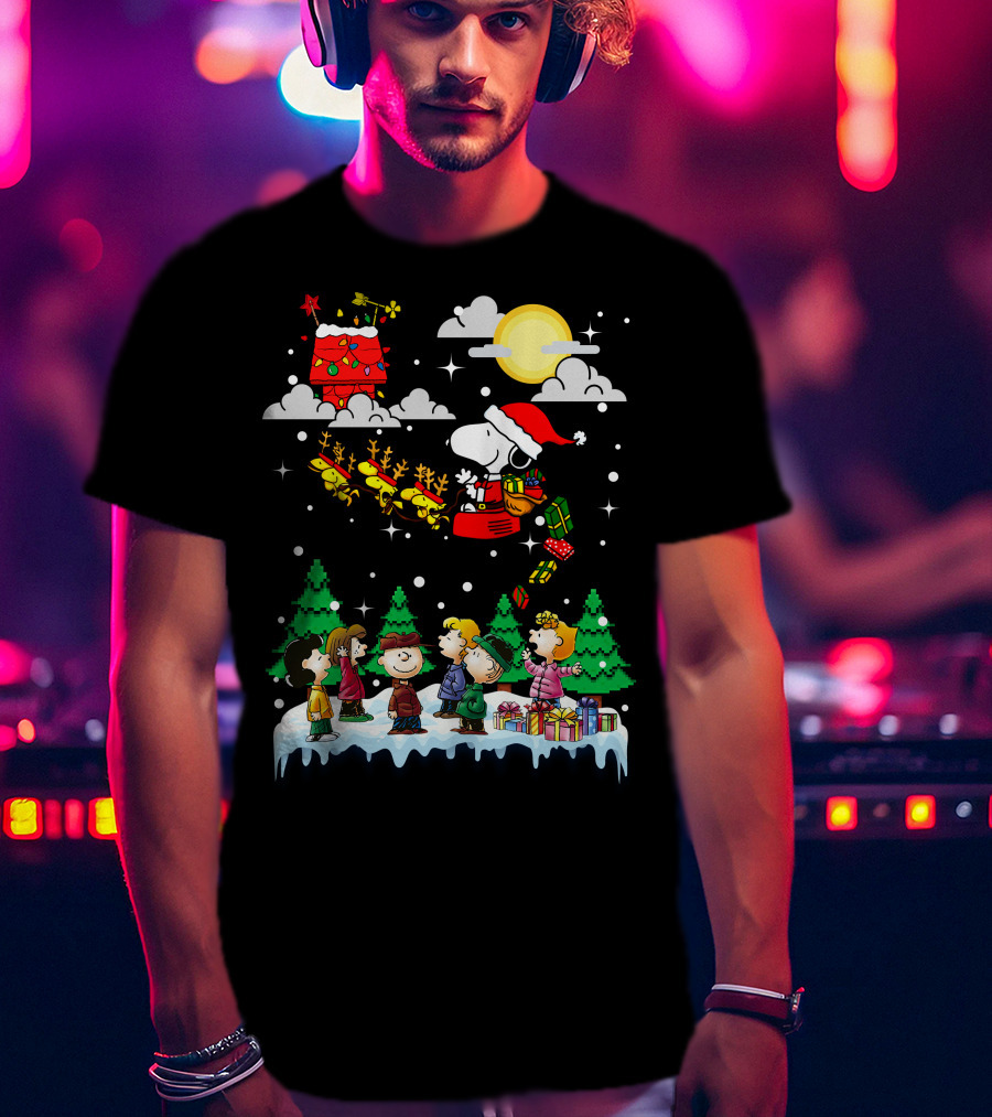 Peanuts Christmas Charlie Brown Snoopy Santa Sleigh Woodstock Scene T-Shirt