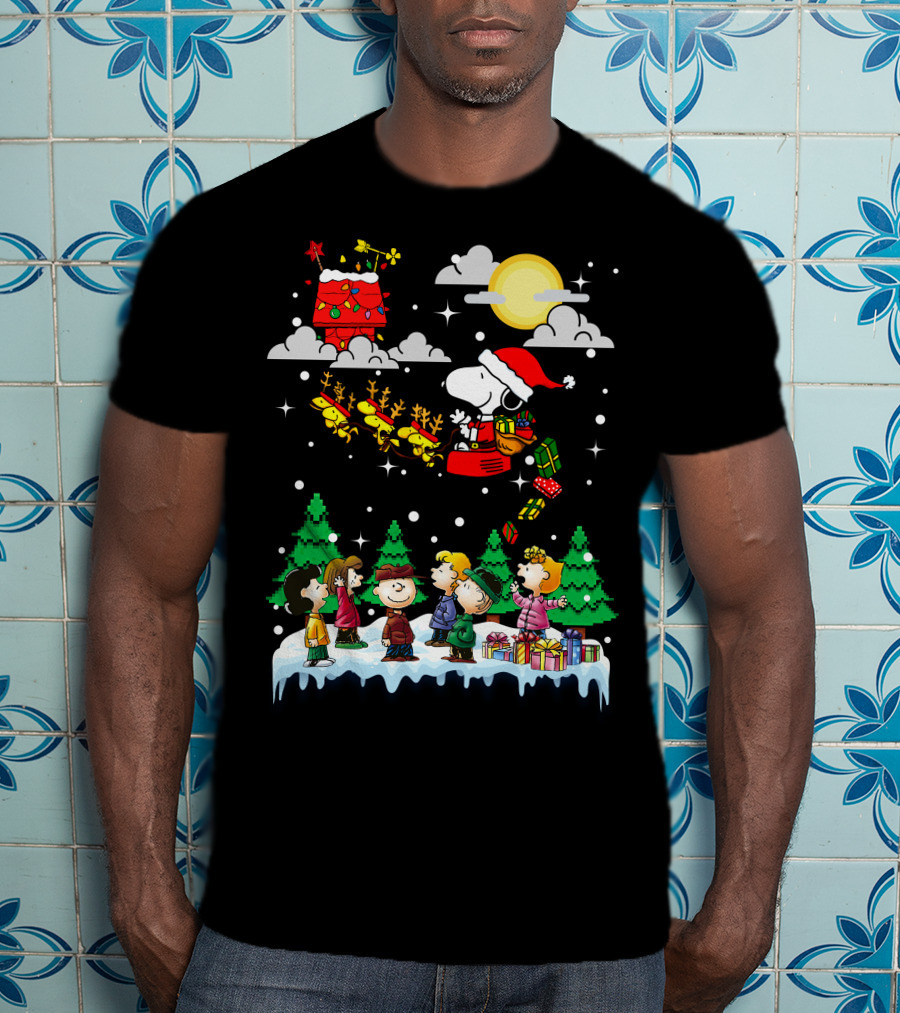 Peanuts Christmas Charlie Brown Snoopy Santa Sleigh Woodstock Scene T-Shirt