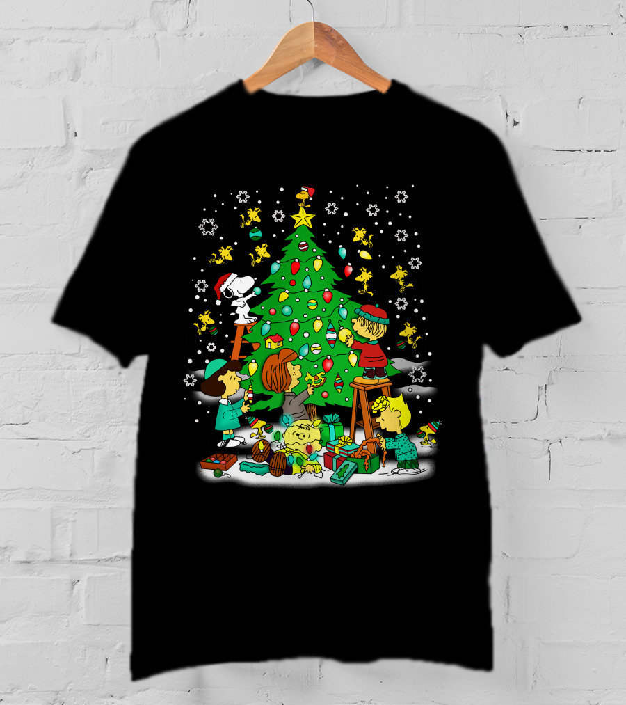 Peanuts Noel Christmas Tree Decorating With Snoopy And Friends T-Shirt