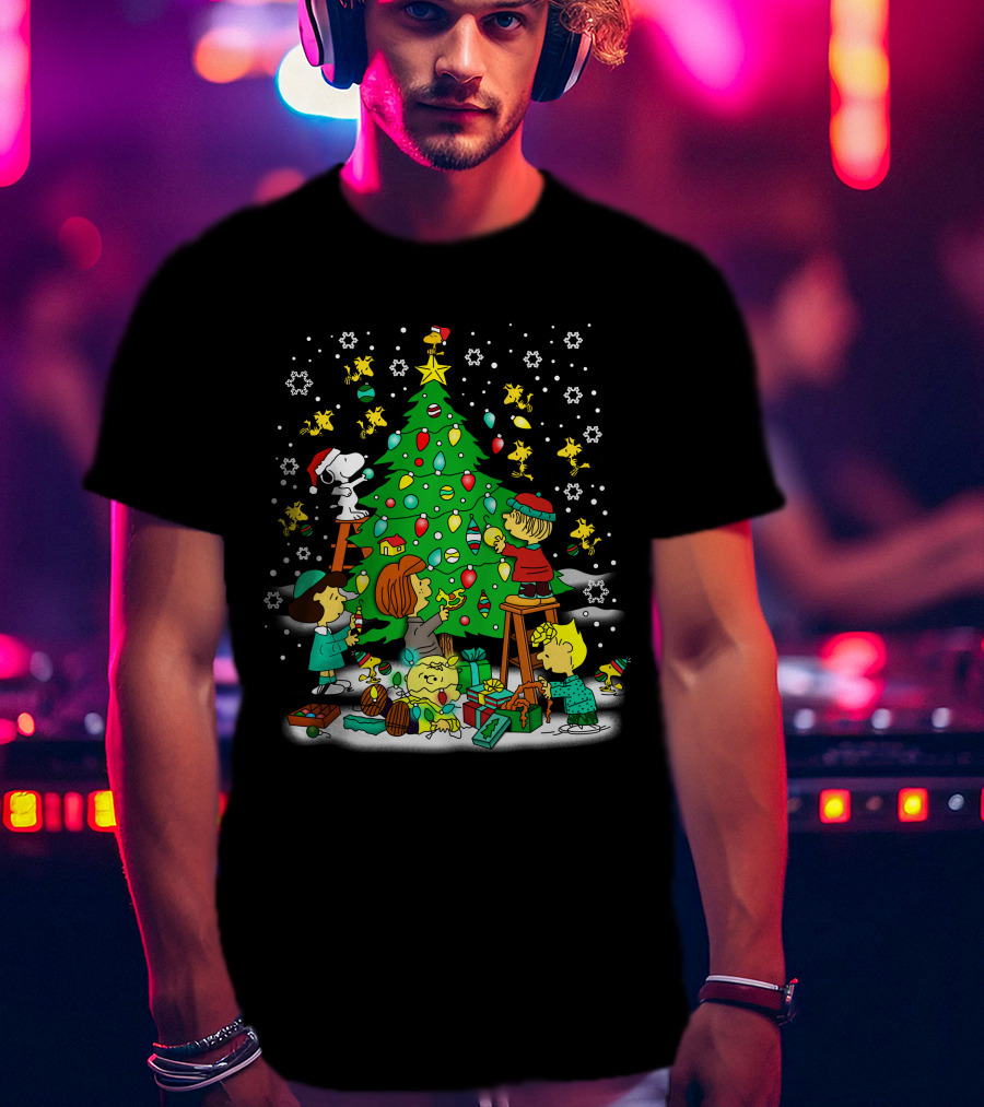 Peanuts Noel Christmas Tree Decorating With Snoopy And Friends T-Shirt