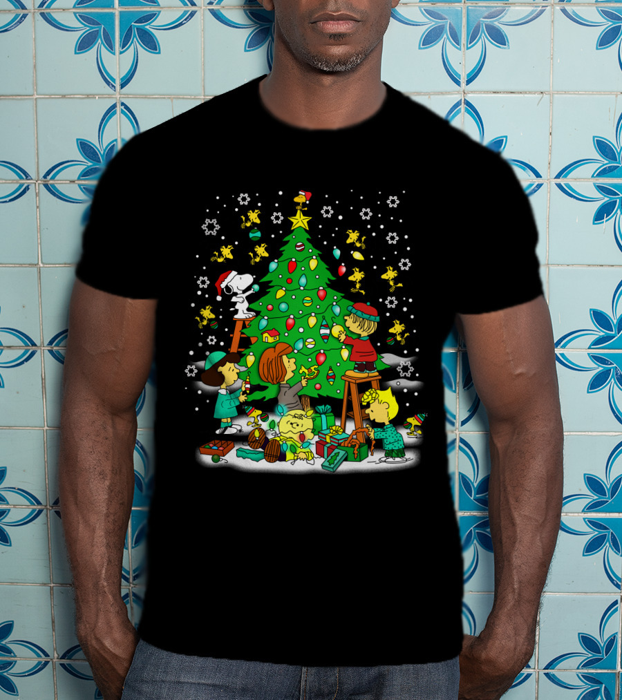 Peanuts Noel Christmas Tree Decorating With Snoopy And Friends T-Shirt