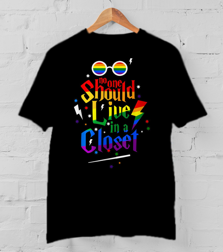 Pride Rainbow Glasses Lightning Quote No One Should Live In A Closet T-Shirt
