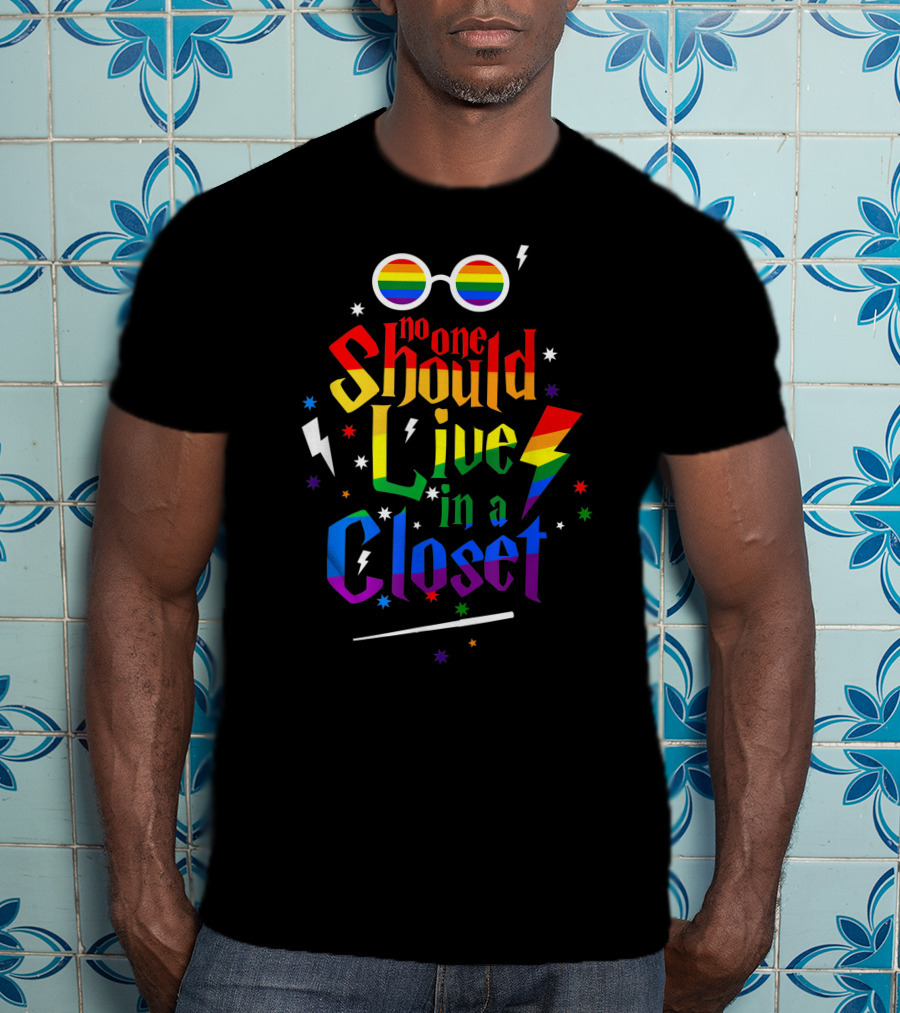 Pride Rainbow Glasses Lightning Quote No One Should Live In A Closet T-Shirt