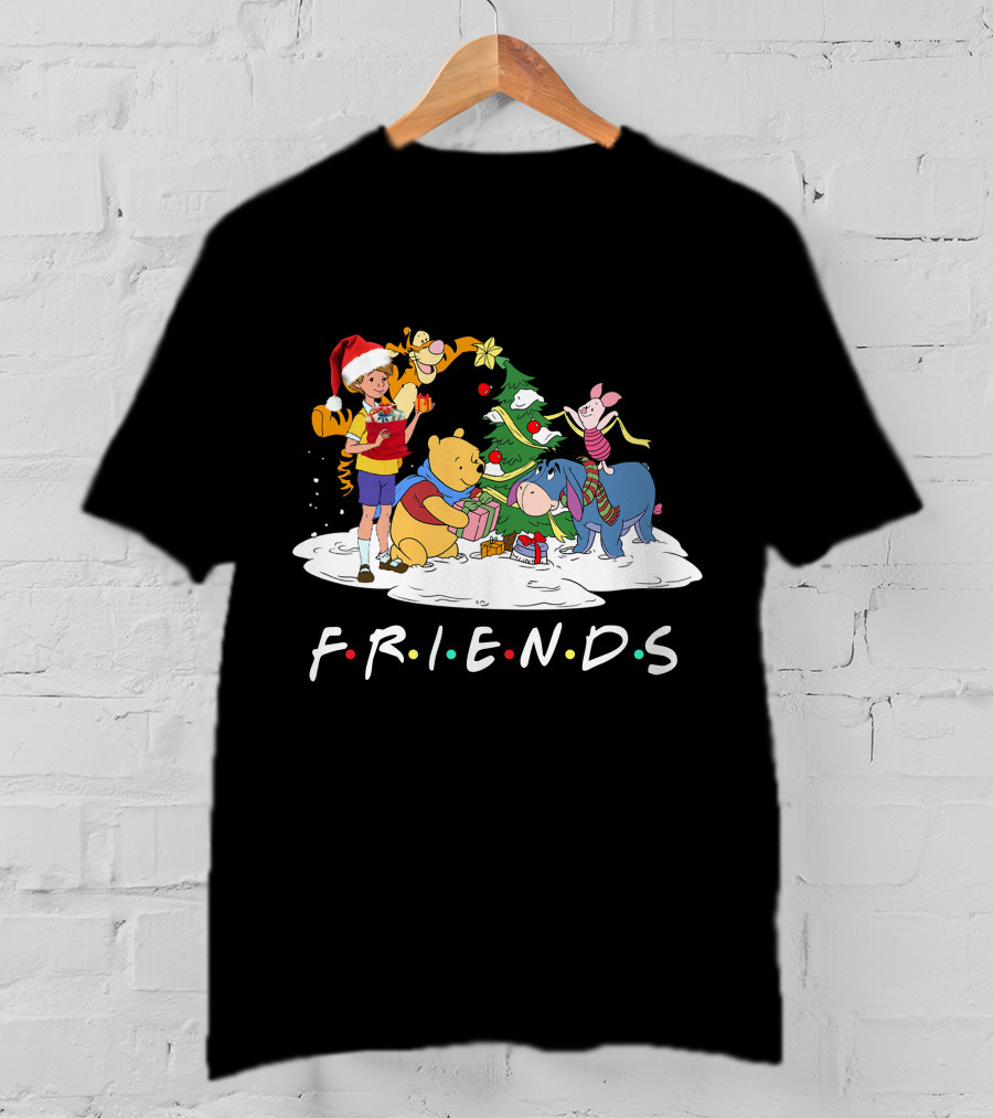 FRIENDS Winnie The Pooh Christmas Tree Gathering ZN658 T-Shirt
