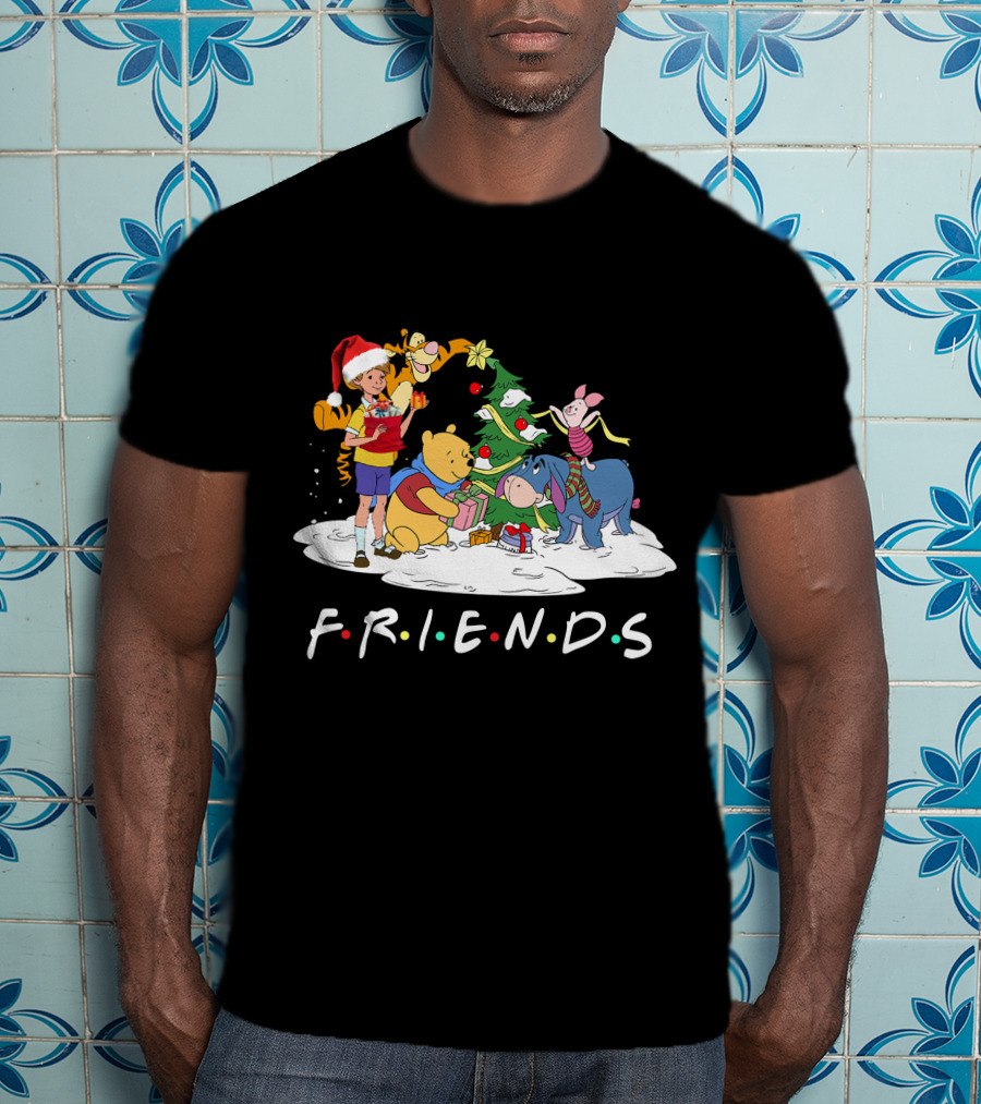 FRIENDS Winnie The Pooh Christmas Tree Gathering ZN658 T-Shirt