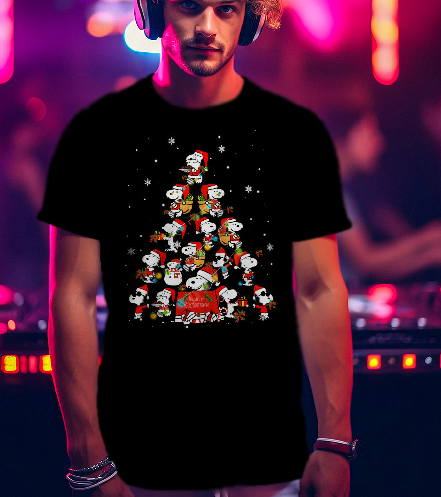 Snoopy Christmas Tree With Santa Hats ZN231 T-Shirt