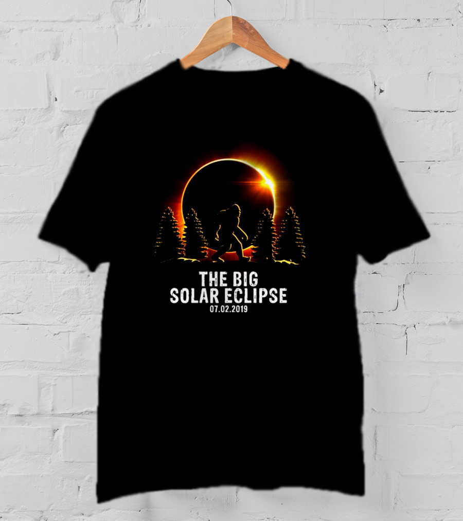 The Big Solar Eclipse Bigfoot 07.02.2019 Forest Silhouette T-Shirt