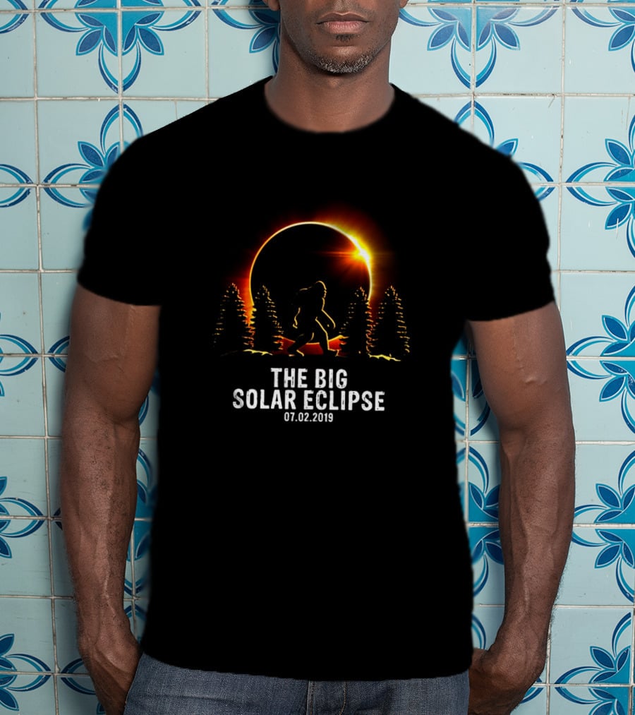 The Big Solar Eclipse Bigfoot 07.02.2019 Forest Silhouette T-Shirt
