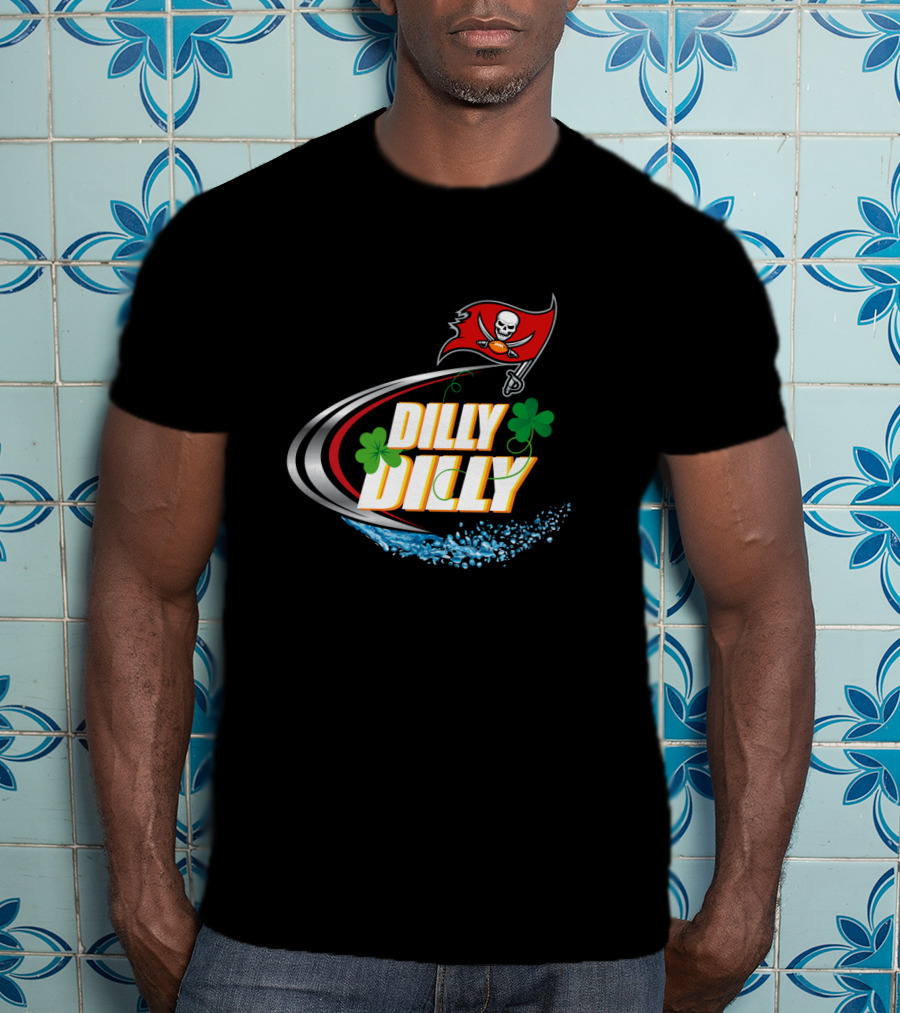 Dilly Dilly Tampa Bay Buccaneers Flag With Shamrocks And Water Splash T-Shirt