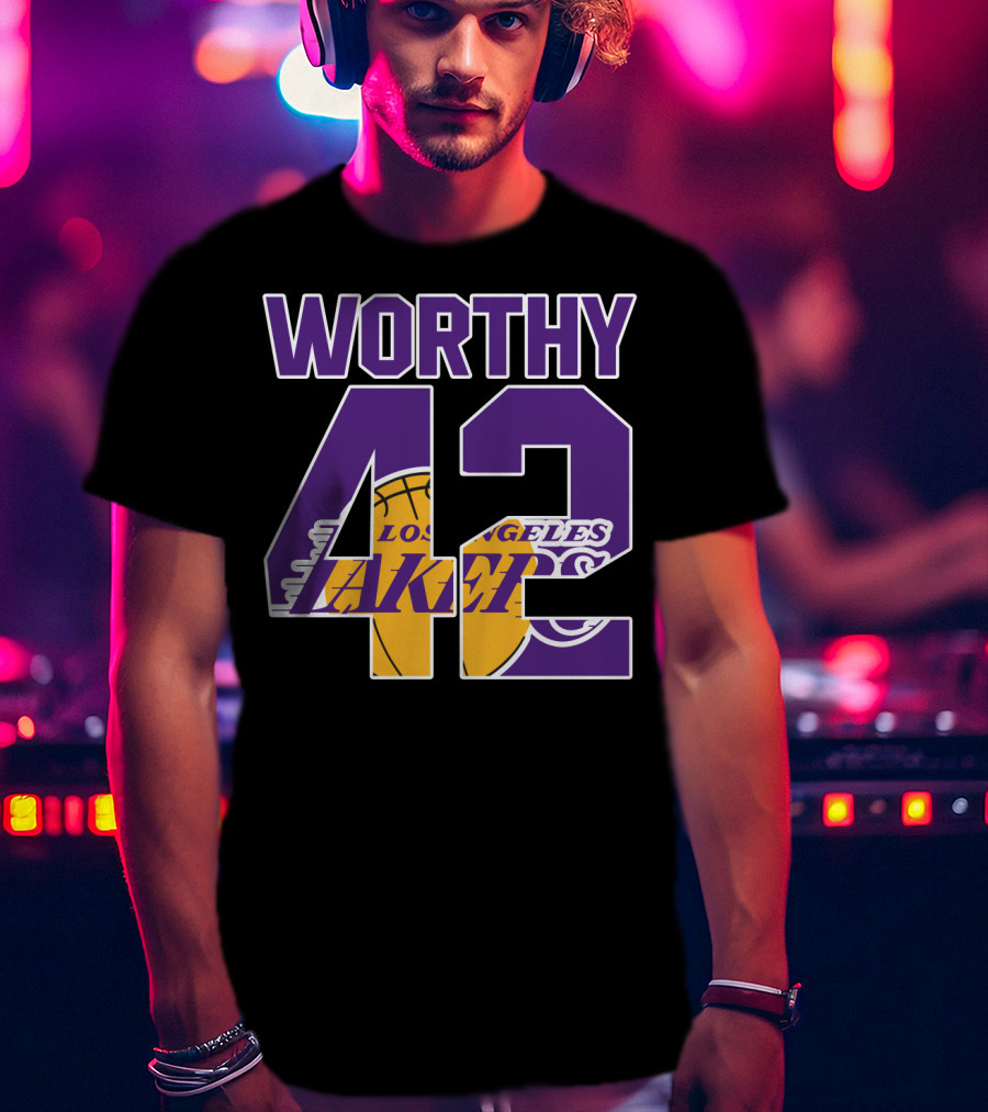 Worthy 42 Los Angeles Lakers Basketball T-Shirt