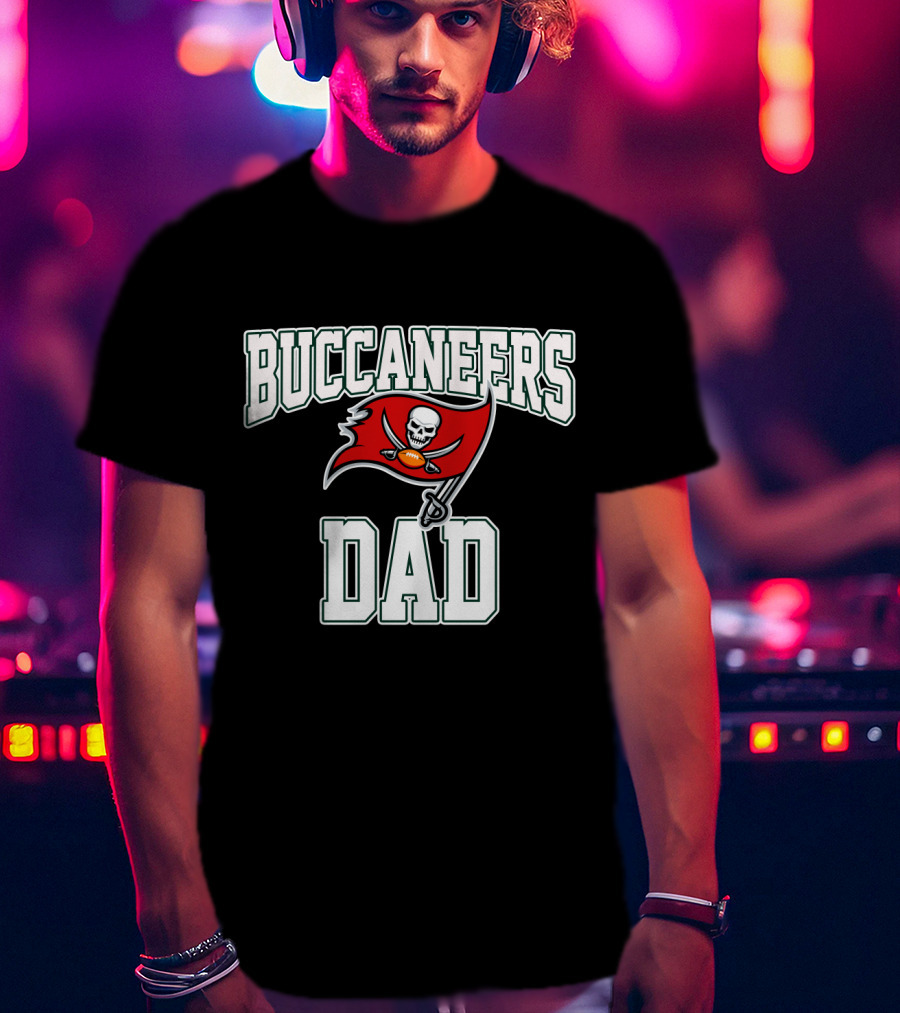 Buccaneers Dad Tampa Bay Football Fathers Day T-Shirt