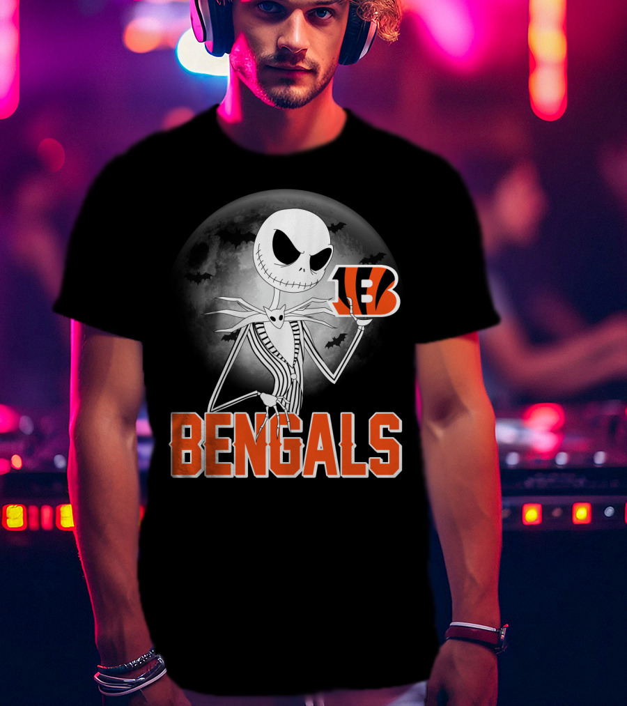 Jack Skellington Holding Cincinnati Bengals Logo Halloween Moon Bats Bengal Tiger B T-Shirt