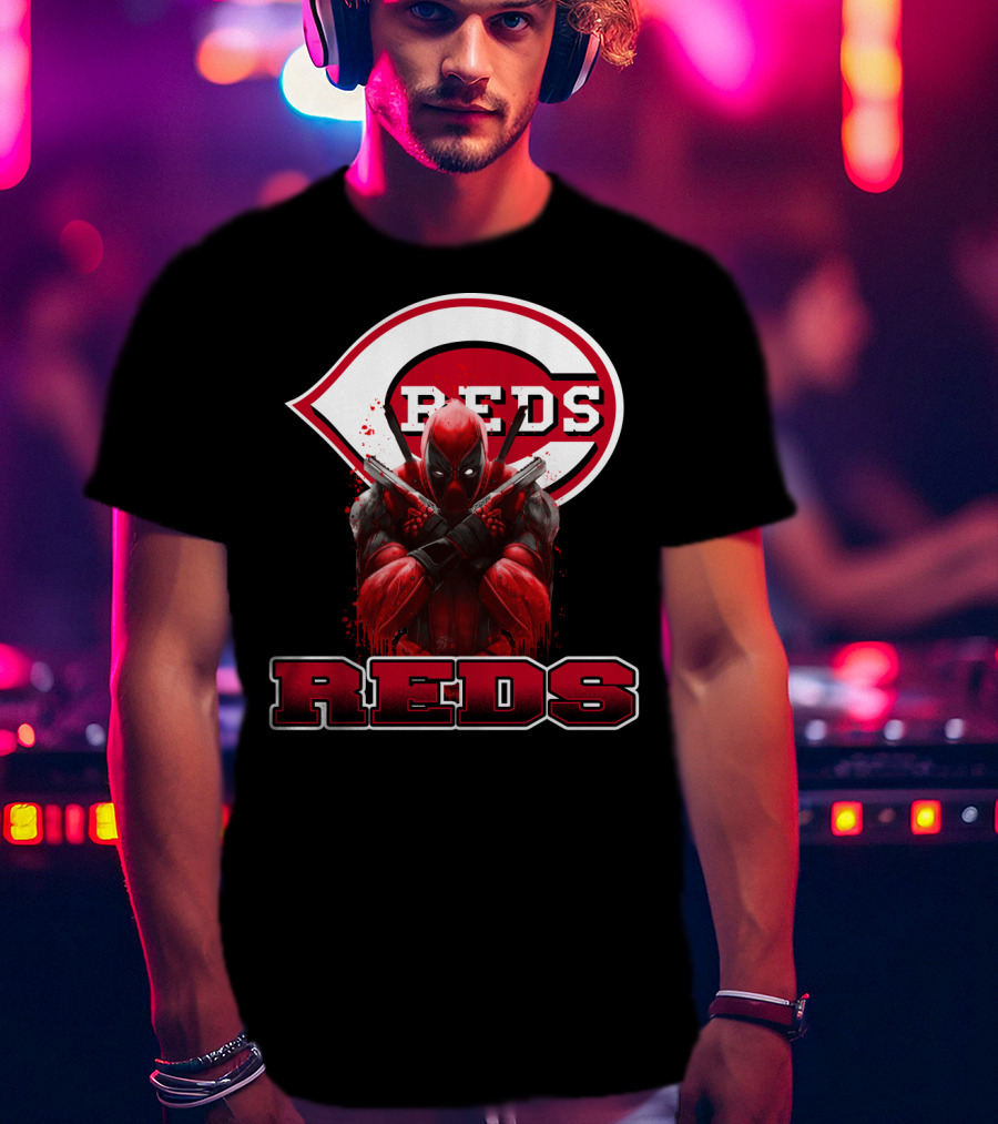 Cincinnati Reds Deadpool Crossover Fans T-Shirt