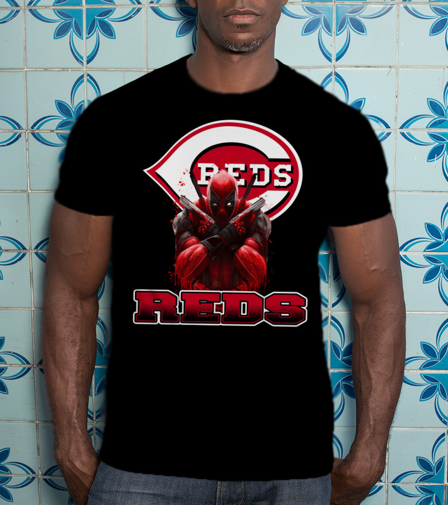 Cincinnati Reds Deadpool Crossover Fans T-Shirt