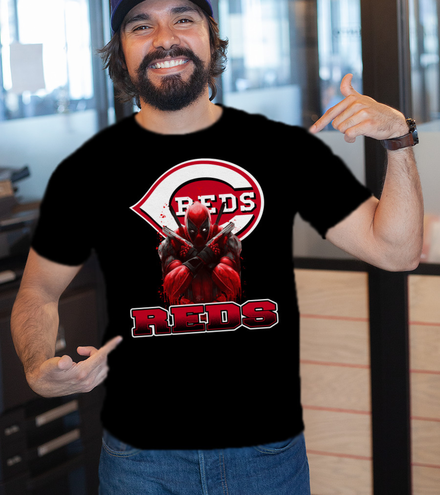 Cincinnati Reds Deadpool Crossover Fans T-Shirt