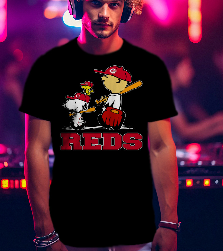 Snoopy Reds Baseball Peanuts Cincinnati Fans T-Shirt