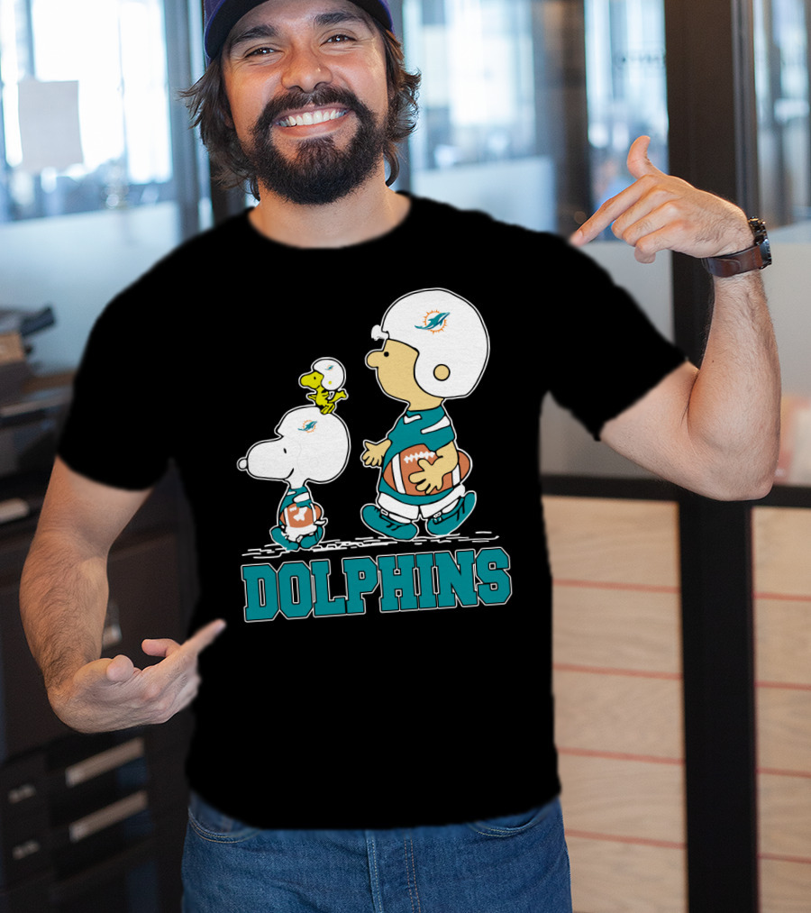 Snoopy Woodstock Charlie Brown Miami Dolphins Football Fans T-Shirt
