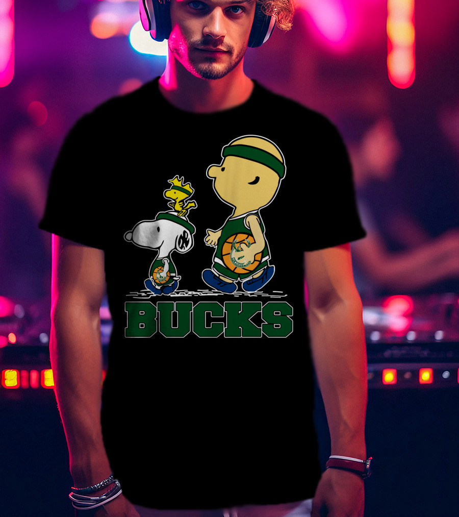 Snoopy Woodstock And Basketball Walking With Milwaukee Bucks Fans T-Shirt