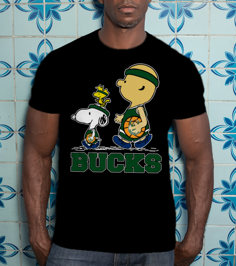 Snoopy Woodstock And Basketball Walking With Milwaukee Bucks Fans T-Shirt