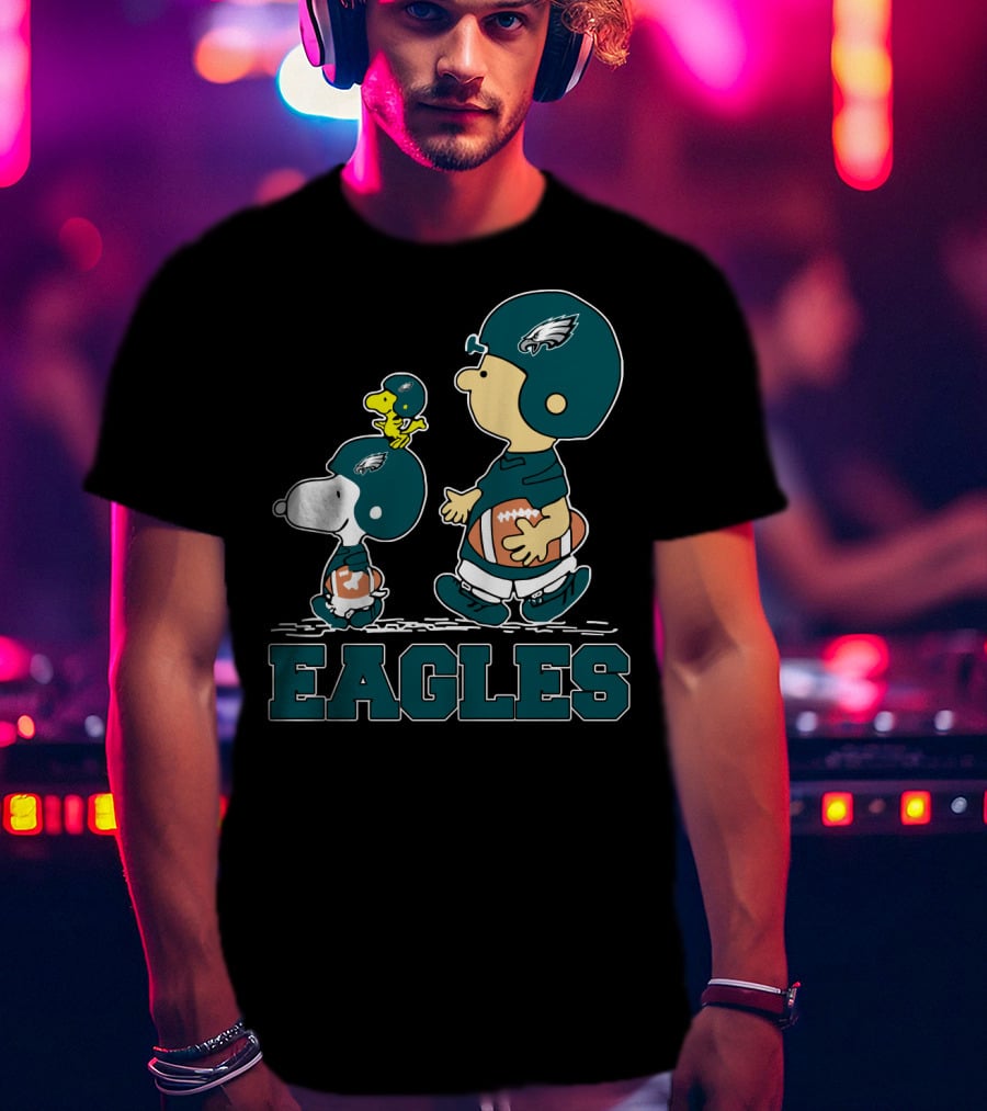 Snoopy Woodstock And Charlie Brown Philadelphia Eagles Football Fans T-Shirt