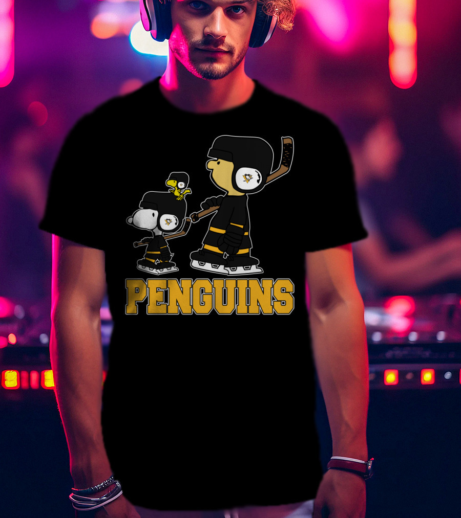 Snoopy And Woodstock With Pittsburgh Penguins Hockey Gear T-Shirt