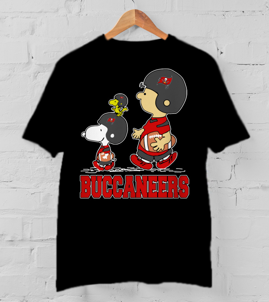 Snoopy And Woodstock With Tampa Bay Buccaneers Football Fans T-Shirt