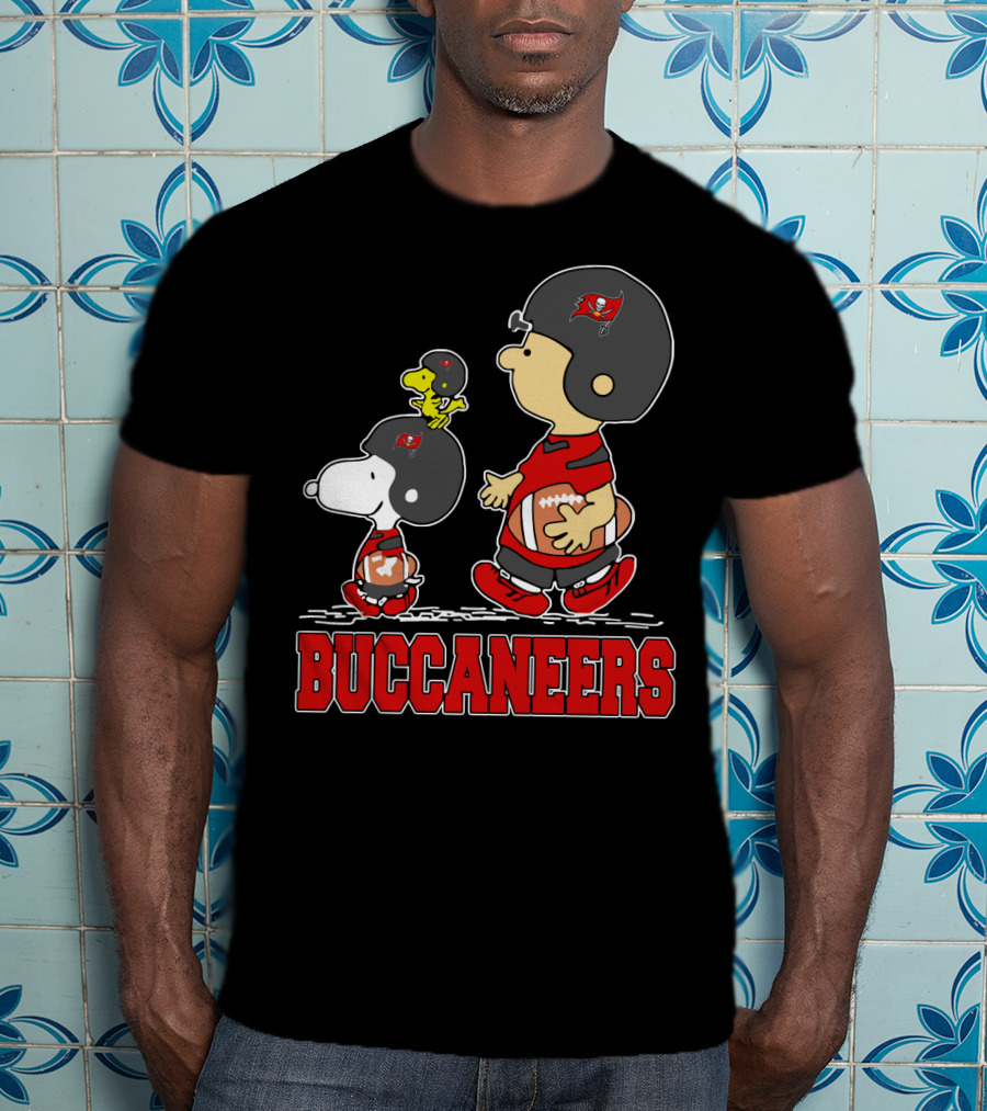 Snoopy And Woodstock With Tampa Bay Buccaneers Football Fans T-Shirt