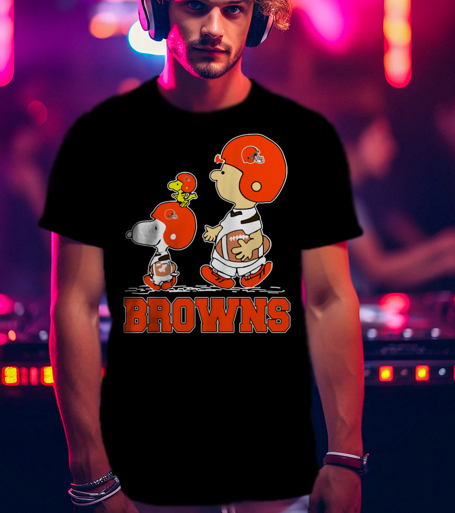 Snoopy Cleveland Browns Football Fans Peanuts Characters T-Shirt