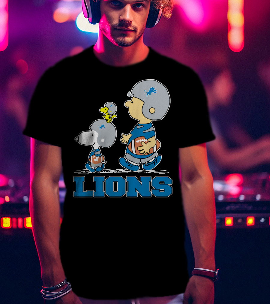 Snoopy And Woodstock With Detroit Lions Football Fans T-Shirt