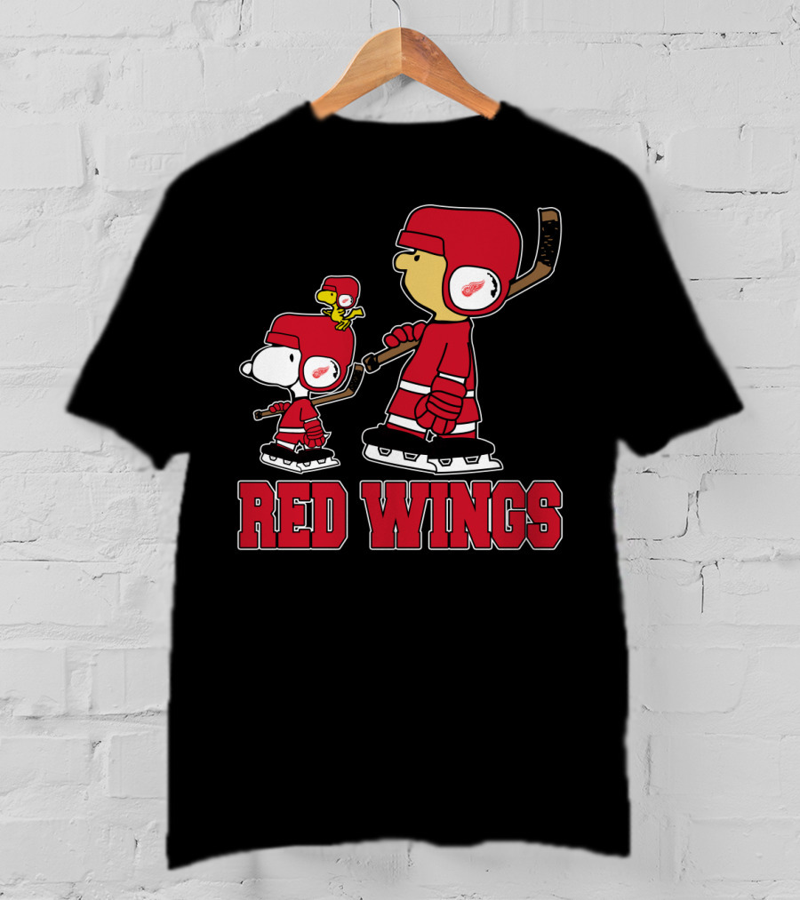 Snoopy And Woodstock Detroit Red Wings Hockey Enthusiasts T-Shirt