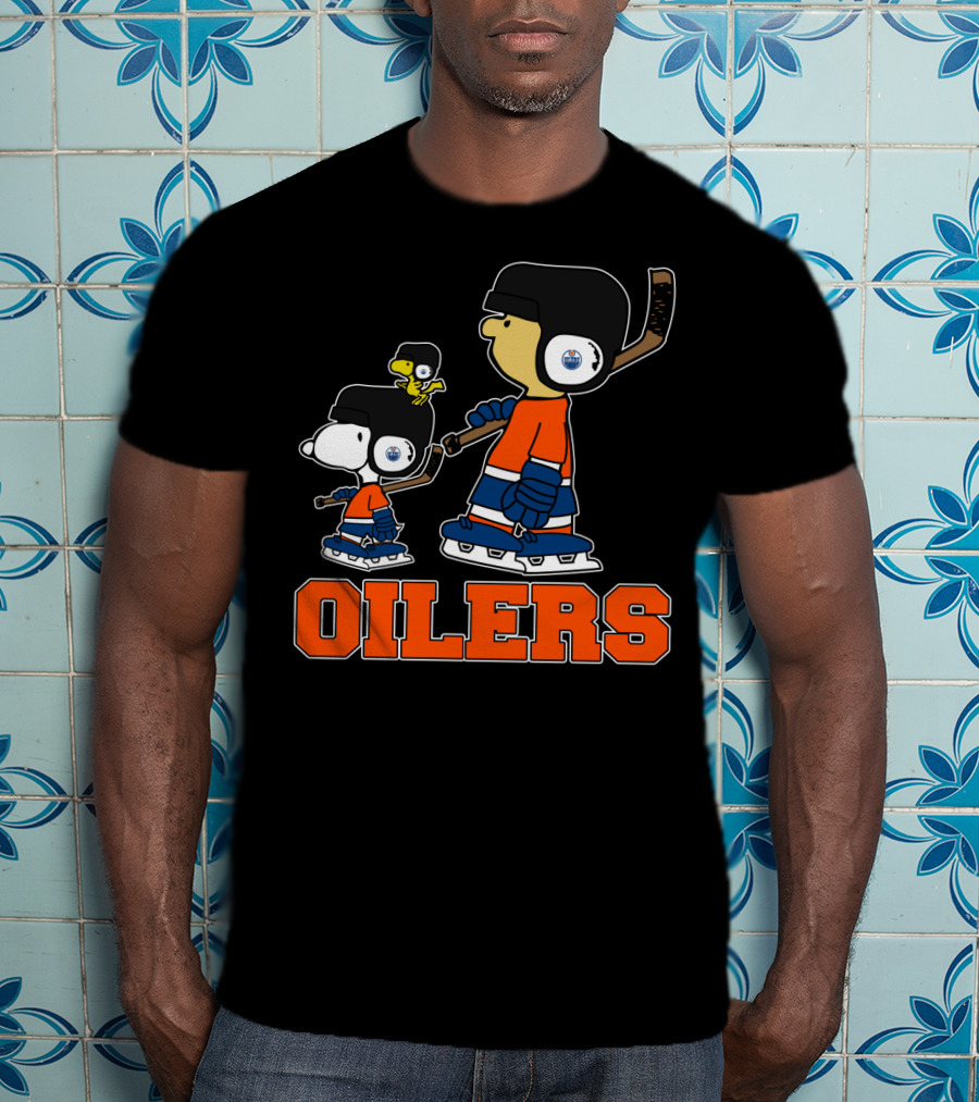 Snoopy Edmonton Oilers Hockey Fans With Woodstock In Skates T-Shirt