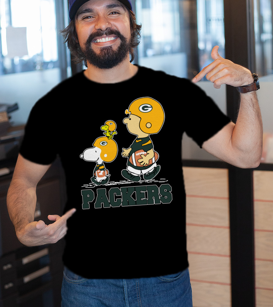 Snoopy Packers Fans Football With Woodstock And Charlie Brown T-Shirt