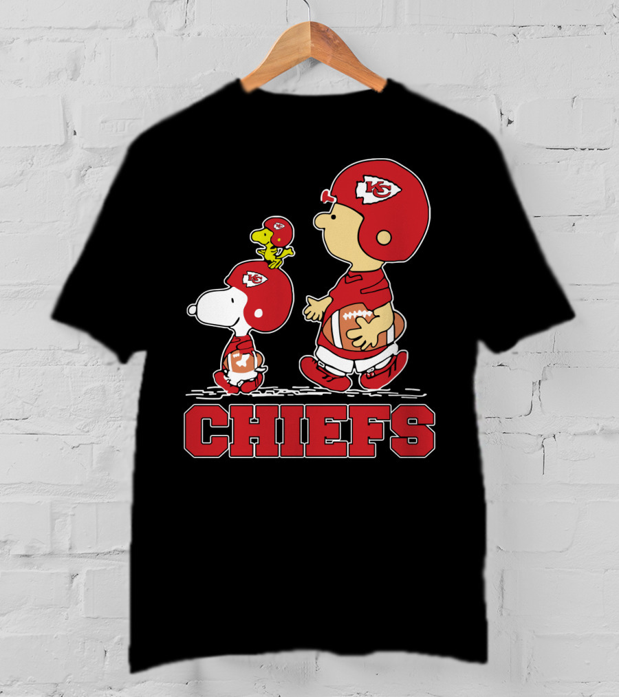 Snoopy Woodstock And Peanuts Characters With Kansas City Chiefs Football Helmets Chiefs Fans T-Shirt